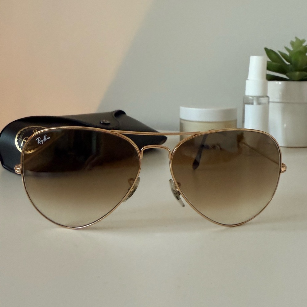 Ray-Ban Gold Aviator Sunglasses Timeless Style